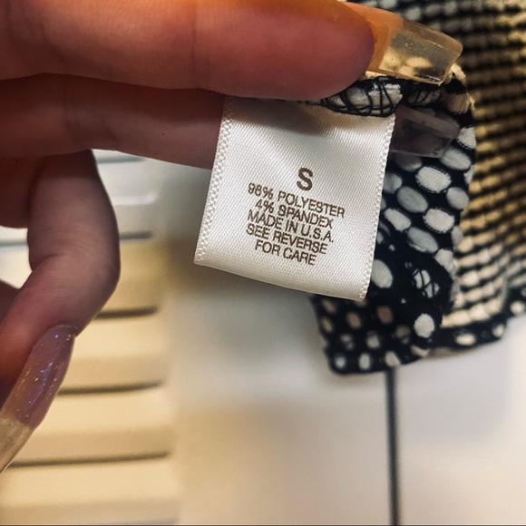 Crop Top w/ Long Sleeves and open Crisscross back - Picture 4 of 5